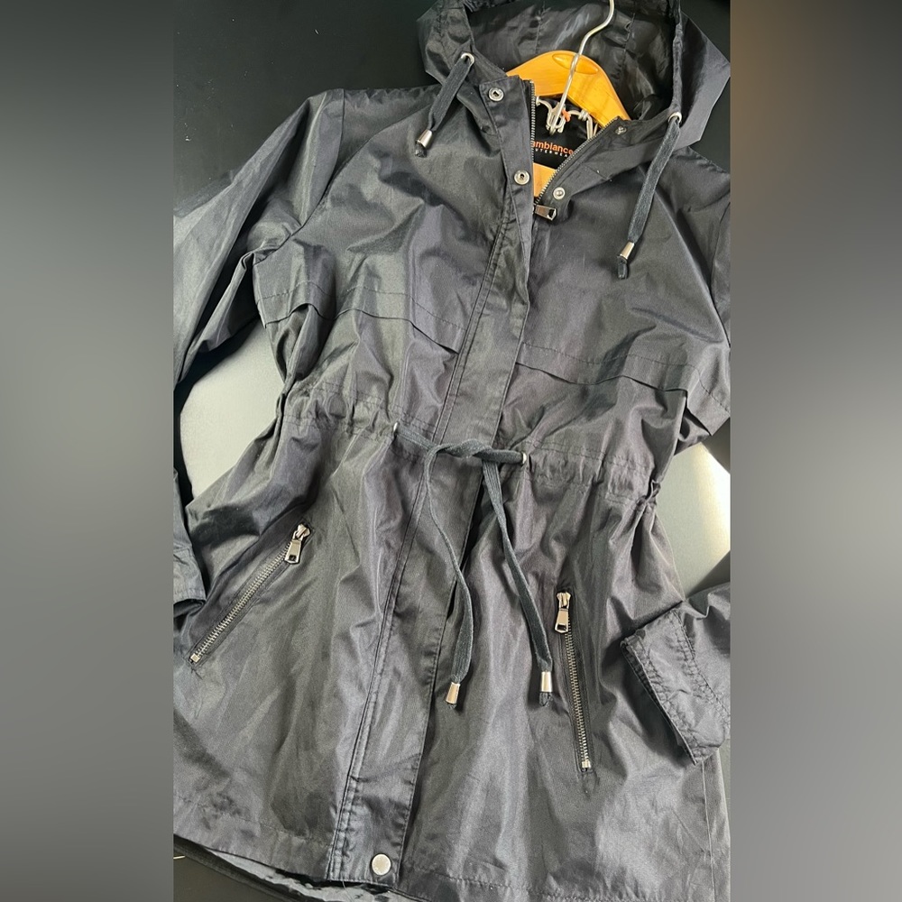 Ambiance Outerwear Black lightweight Rain Jacket/Utility Jacket Size Large EUC